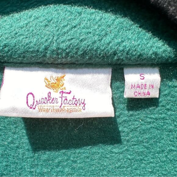 Quacker factory zip up, fleece the snowflakes all over excellent condition sizeS - Picture 3 of 4